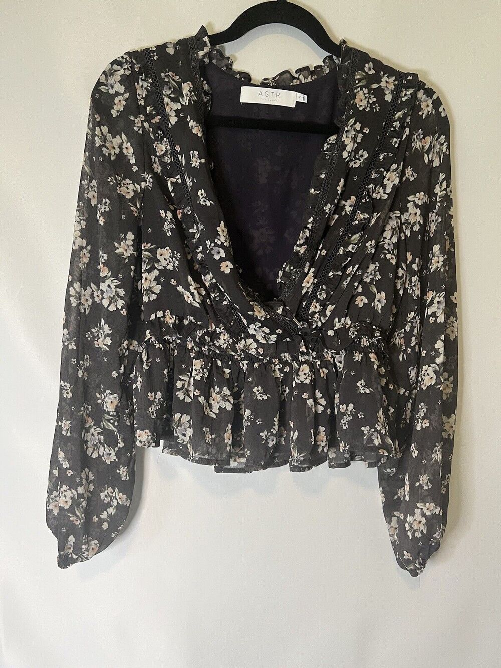 ASTR The Label Womens Size S Blouse Gray Flower Smocked Sleeve Wrap Front Top